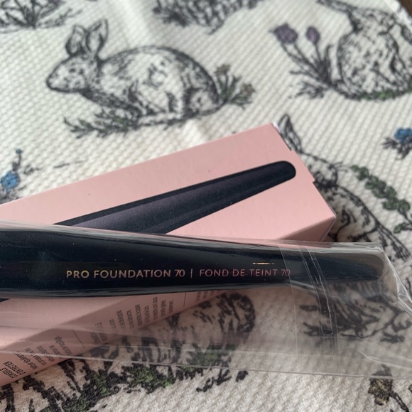 New Sephora Collection PRO Foundation Brush (No. 70) - Picture 6 of 9